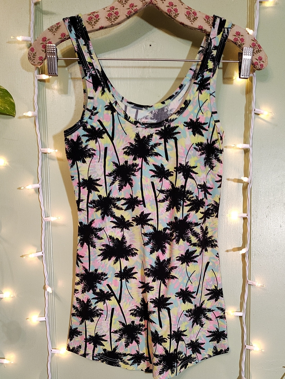 Women's No Boundaries Palm Tree Tye Dye Fitted Stretch Black Tank Top S